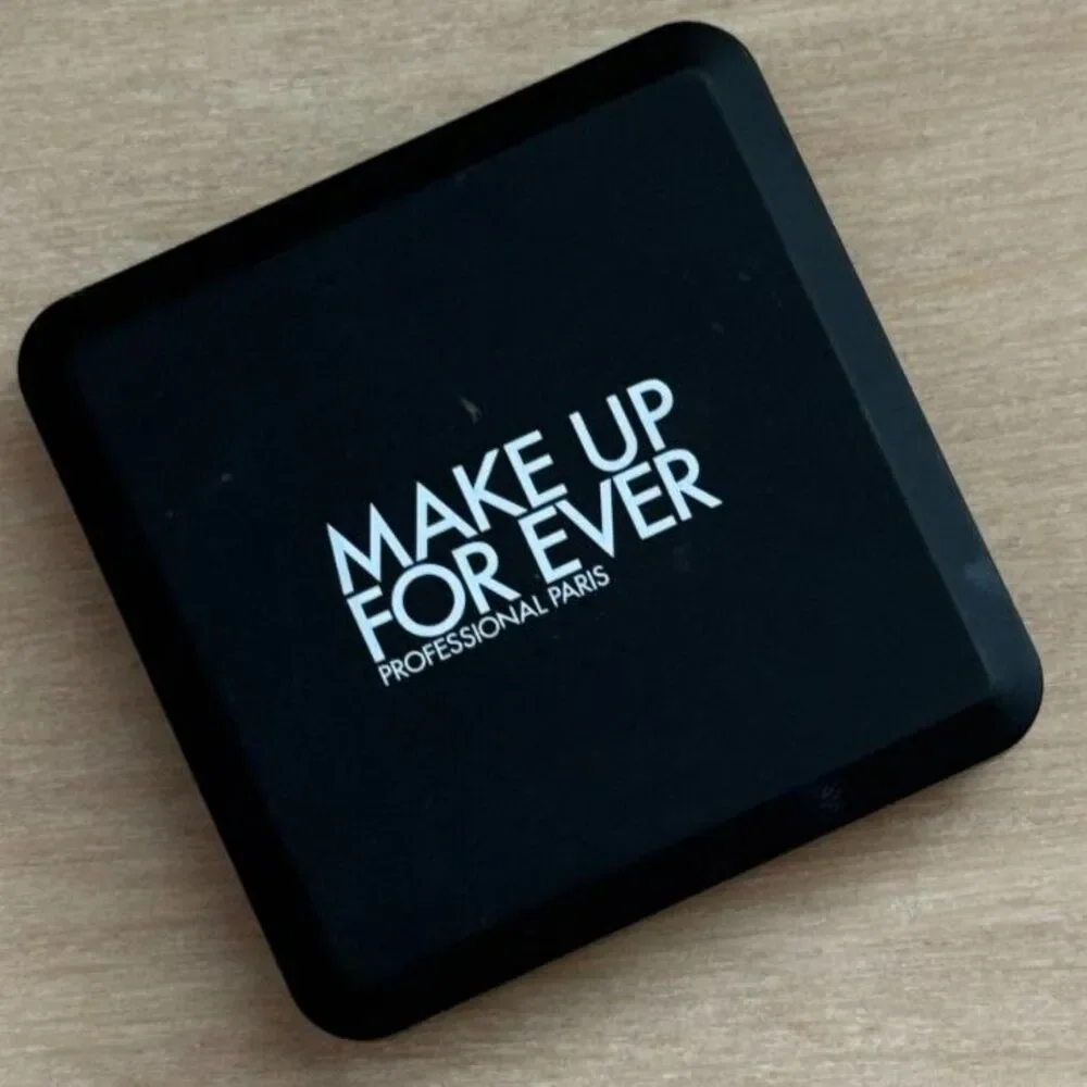 Make Up For Ever HD Skin Perfecting Pressed Powder - Shade 1.1 Light- Brand New